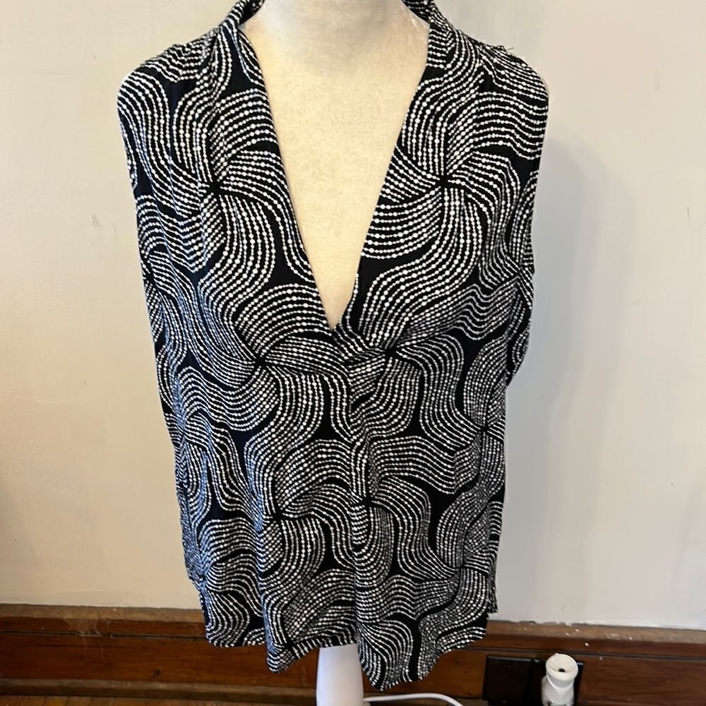 Escapada black white patterned sleeveless blouse Size M EUC
